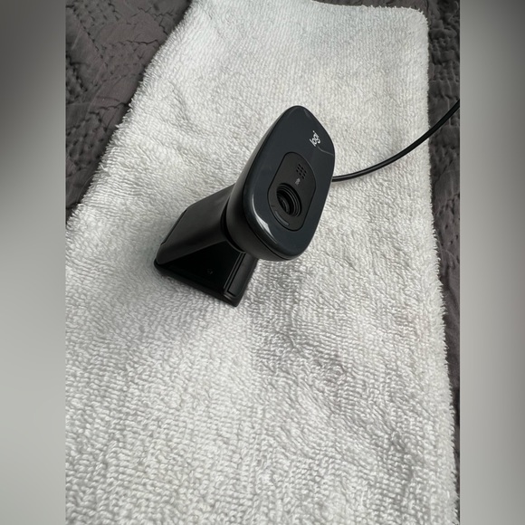 Best Seller Logitech C270 HD Webcam - Picture 2 of 3
